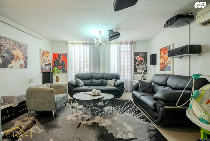 דירה, האם 13, רמת גן