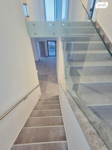 דו משפחתי, חורשת האקליפטוס 103, אדמית / יערית, שלומי