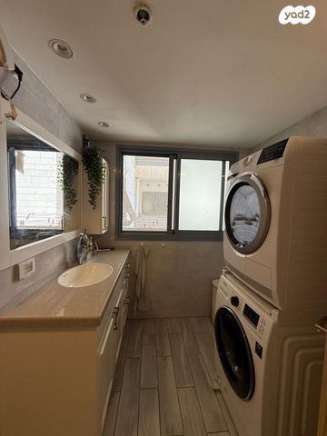 דירה, גלי כרמל, טירת כרמל