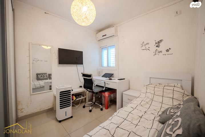 דירה, האם 13, רמת גן