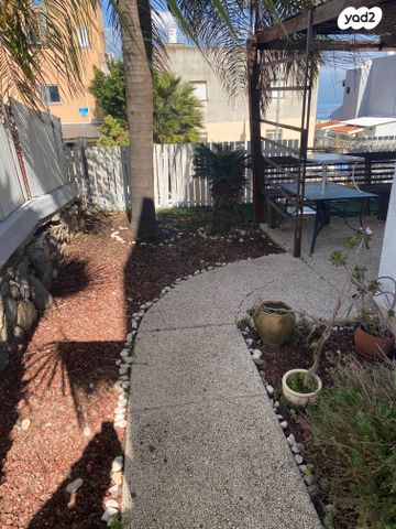 דו משפחתי, שיזף, מורדות טבריה, טבריה