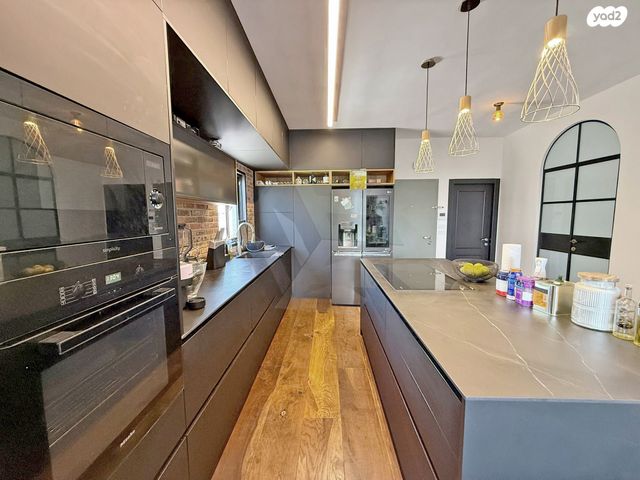 גג/ פנטהאוז, ארלוזורוב, גבעתיים