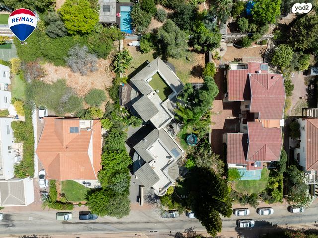 דו משפחתי, נווה הברון, זכרון יעקב