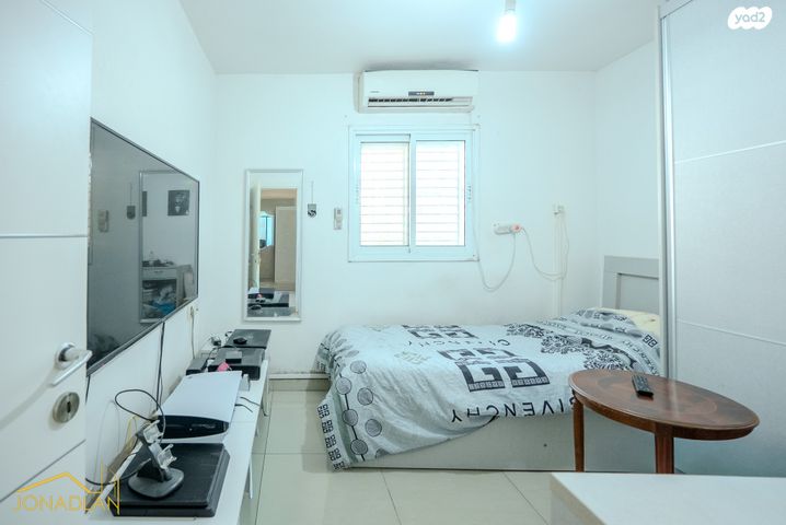 דירה, האם 13, רמת גן