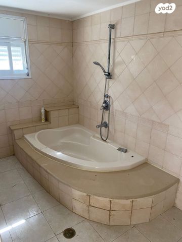 דו משפחתי, שיזף, מורדות טבריה, טבריה