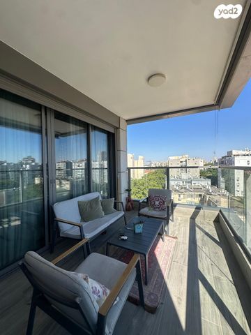 דירה, מרדכי יואל סגל, נעורים, ראשון לציון