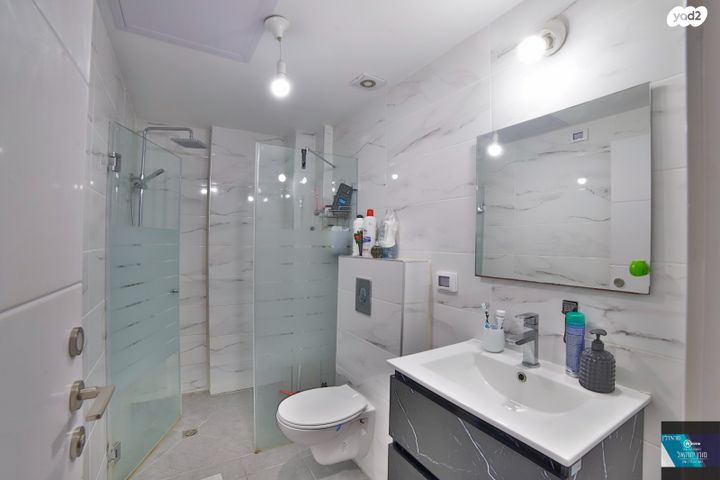 דירת גן, דקר, קרית שרת מערב, חולון