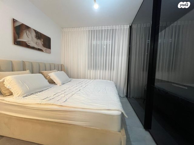 דירה, יוסף אבו, נתיבות מערב, נתיבות