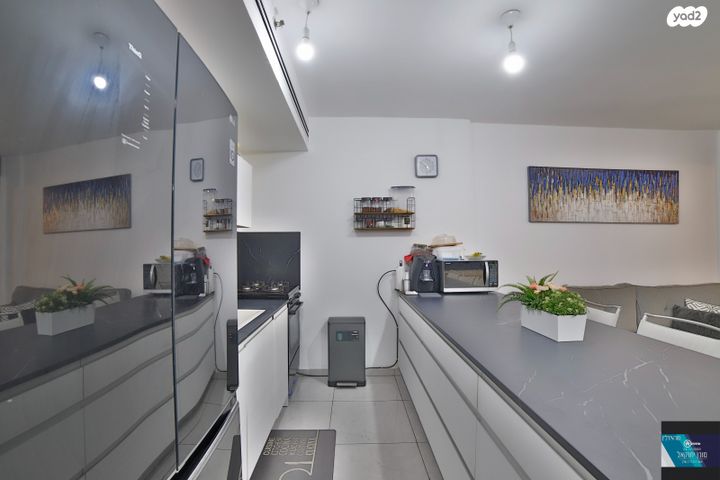 דירת גן, דקר, קרית שרת מערב, חולון