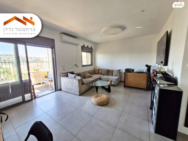 דירה, פרופ' יום טוב עסיס, ירושלים