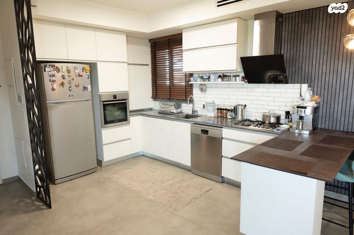 דירה, מרדכי יואל סגל, נעורים, ראשון לציון