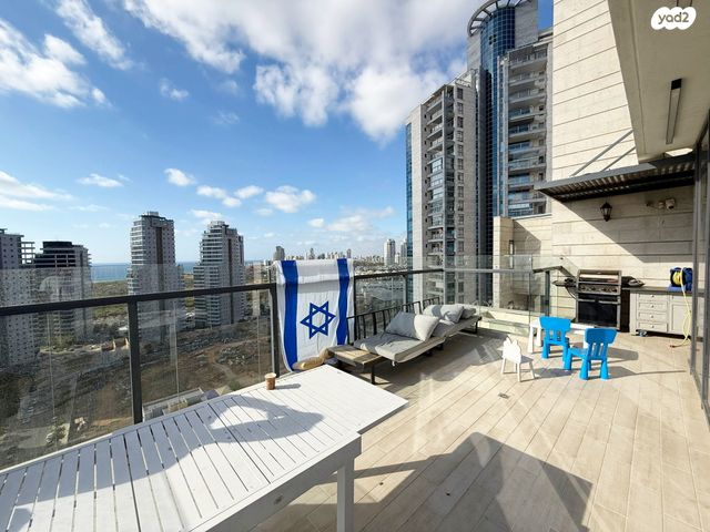 דירה, אריק לביא, נתניה