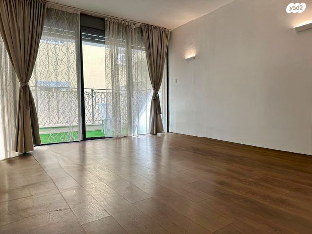 דירה, מכבי, רעננה