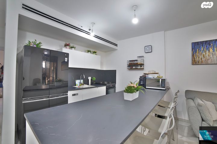 דירת גן, דקר, קרית שרת מערב, חולון