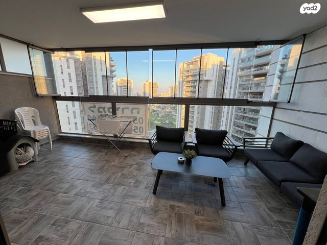 דירה, יוסף אבו, נתיבות מערב, נתיבות