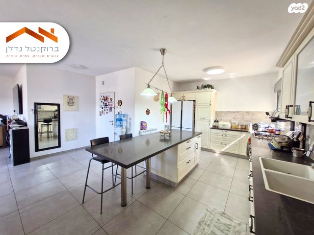 פרופ' יום טוב עסיס 