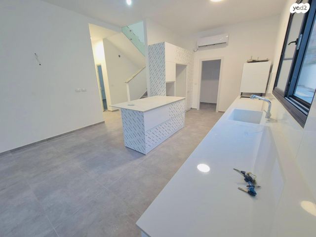 דו משפחתי, חורשת האקליפטוס 103, אדמית / יערית, שלומי