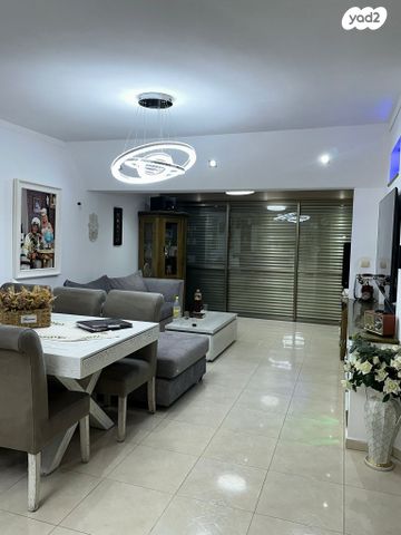 דו משפחתי, העפרוני, קרית עקרון