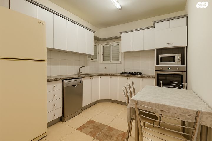 דירה, רמב"ם 58, רמב"ם, ראשון לציון