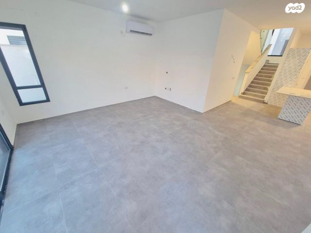 דו משפחתי, חורשת האקליפטוס 103, אדמית / יערית, שלומי