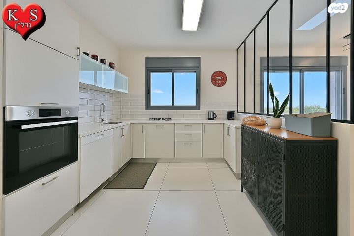 דירה, מיכאל סיטרמן, נחלת יהודה, ראשון לציון