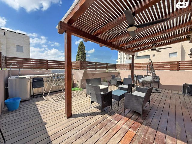 גג/ פנטהאוז, ארלוזורוב, גבעתיים