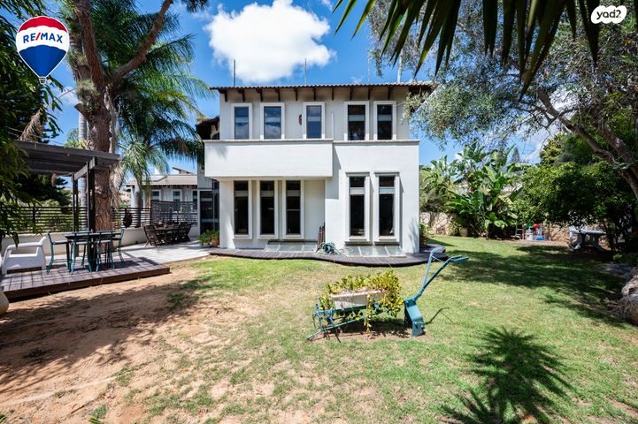 דו משפחתי, נווה הברון, זכרון יעקב