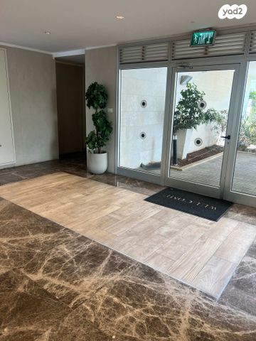 דירה, רחבעם זאבי, גליל ים (מתחם הכוכבים), הרצליה