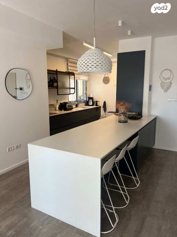 דירה, רחבעם זאבי, גליל ים (מתחם הכוכבים), הרצליה