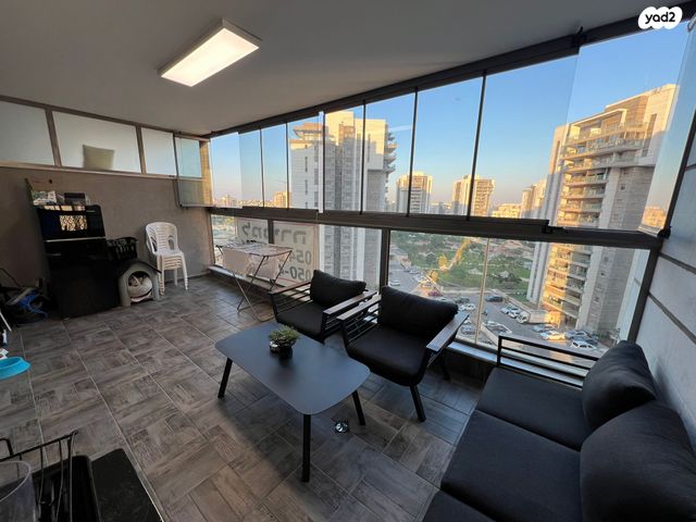 דירה, יוסף אבו, נתיבות מערב, נתיבות