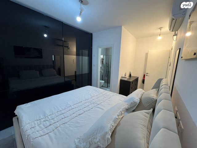 דירה, יוסף אבו, נתיבות מערב, נתיבות