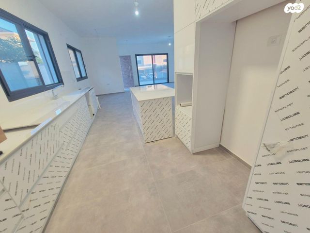 דו משפחתי, חורשת האקליפטוס 103, אדמית / יערית, שלומי