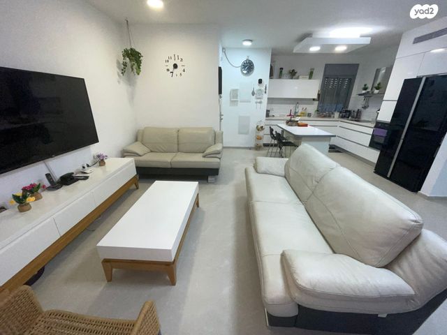 דירה, יוסי בנאי, רמלה