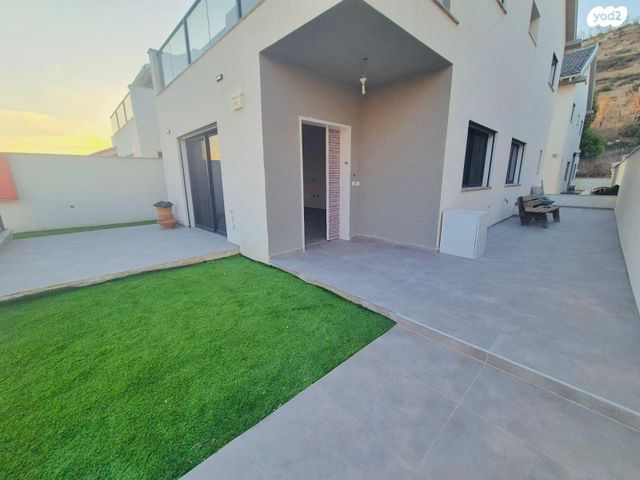 דו משפחתי, חורשת האקליפטוס 103, אדמית / יערית, שלומי