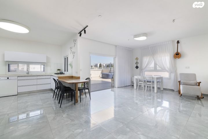 גג/ פנטהאוז, הרצל 10, מרכז מערבי, נס ציונה