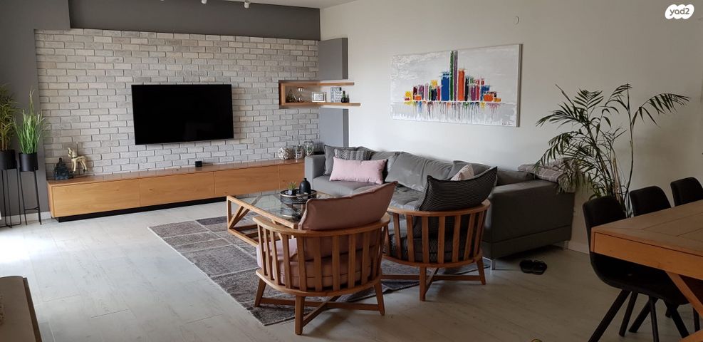 גג/ פנטהאוז, העצמאות, פתח תקווה