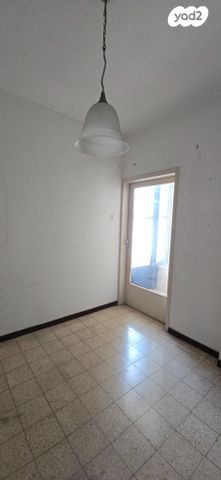 דירה, זאב ז'בוטינסקי 6, אגרובנק, חולון