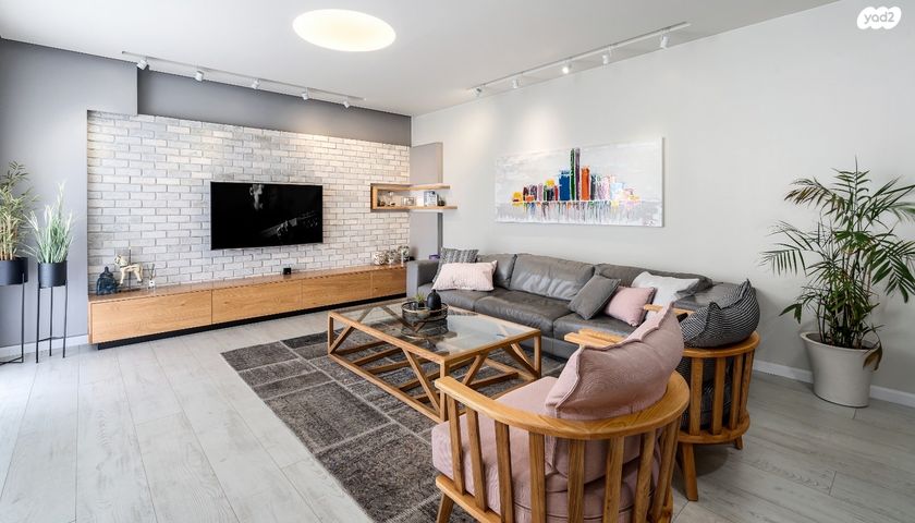 גג/ פנטהאוז, העצמאות, פתח תקווה