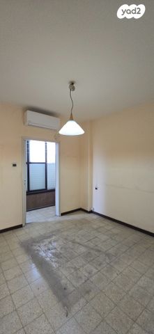 דירה, זאב ז'בוטינסקי 6, אגרובנק, חולון