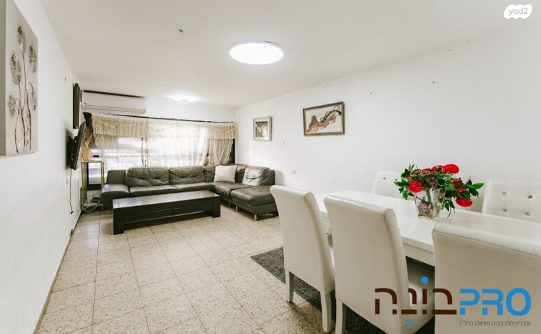 דירה, חיים אליעזר מילצ'ן, מיליצ'ן, רחובות