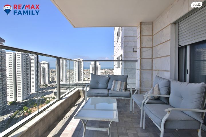 דירה, עפרה חזה, משכנות האומנים, קרית מוצקין