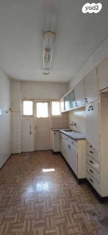 דירה, זאב ז'בוטינסקי 6, אגרובנק, חולון