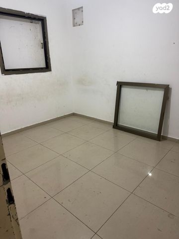 דירת גן, יצחק שדה, דרום מערב ותיק, בת ים