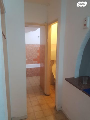 דירה, רמב"ם, ראשון לציון