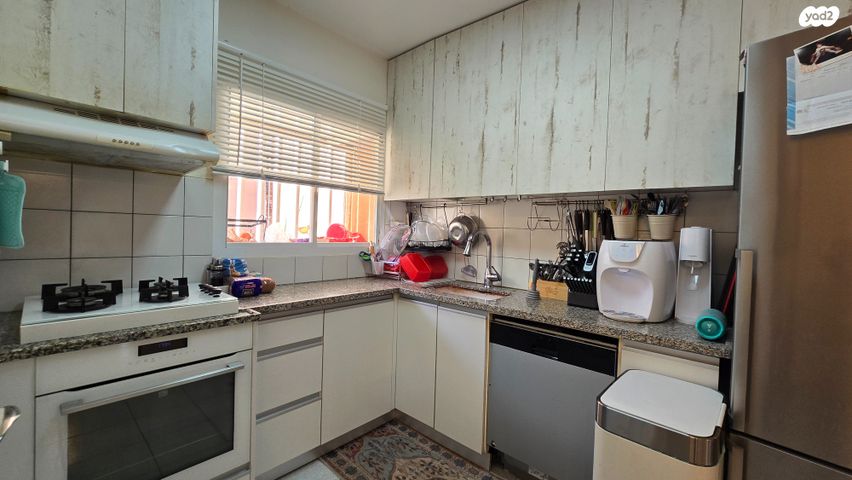 דירה, ה' באייר, נווה אפק, ראש העין