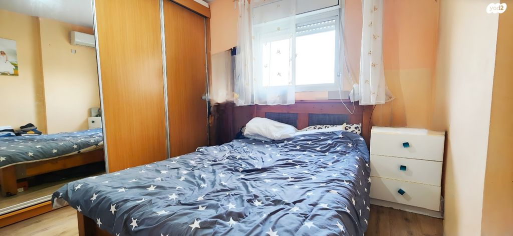 דירה, החצב, בני עי''ש, בני עי"ש