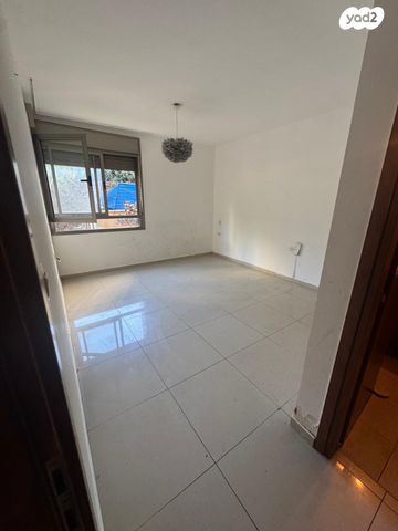 דירת גן, יצחק שדה, דרום מערב ותיק, בת ים