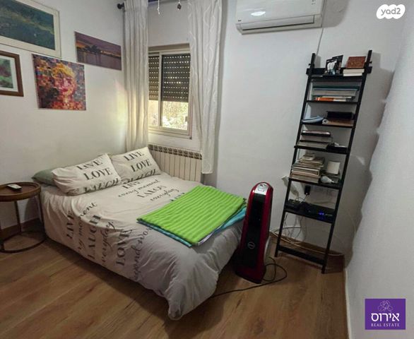 דו משפחתי, כפר ורדים