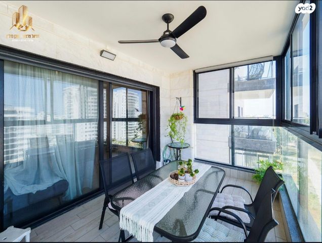 דירה, הצנחנים, אריק שרון, נהריה