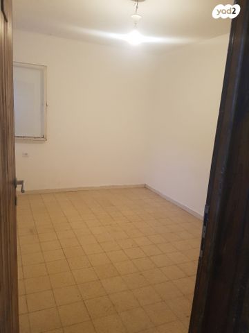 דירה, רמב"ם, ראשון לציון